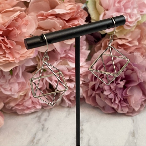 Beautiful Geometric Lantern Dangle Earrings - Picture 7 of 16